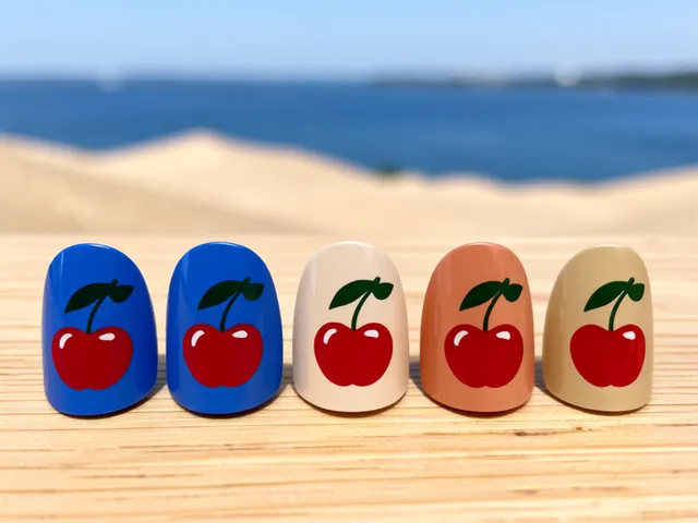 Nail art inspired by Livonia, Michigan